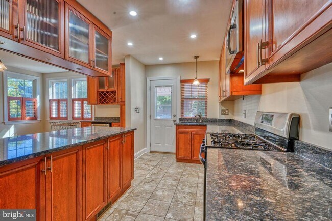 Building Photo - 6473 Blenheim Rd