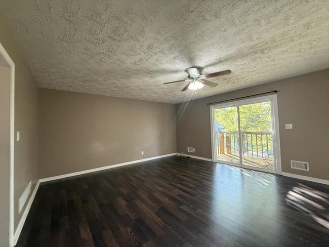 Building Photo - 1402 N Miles St