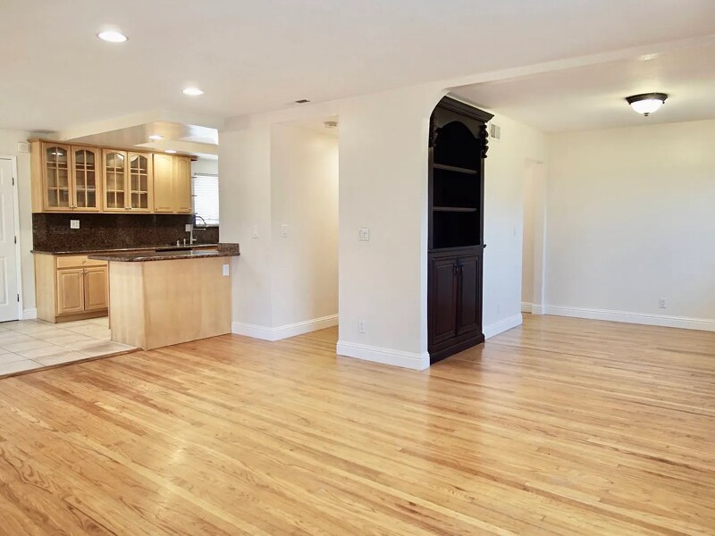 Building Photo - 1367 Oslo Ln