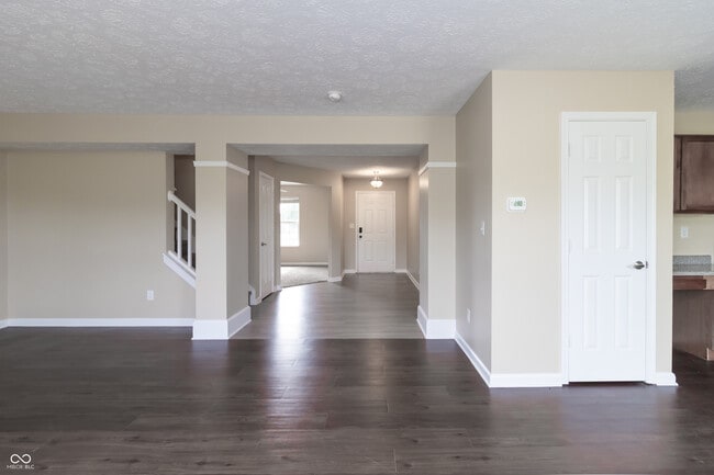 Building Photo - 2755 Bluewood Way