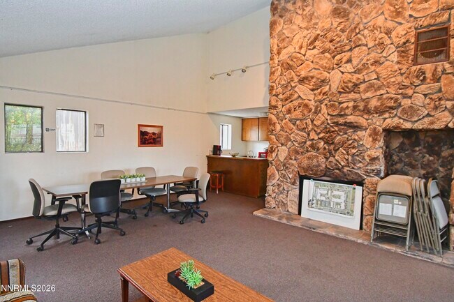 Building Photo - 2955 Lakeside Dr