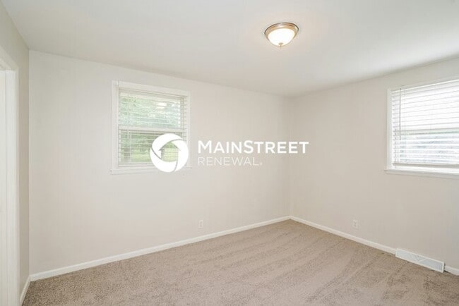 Building Photo - 3 Bedroom Pet-Friendly Home in HENDERSONVILLE, TN with Main Street Renewal