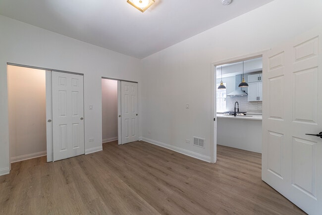 Building Photo - 6911 S Kimbark Ave