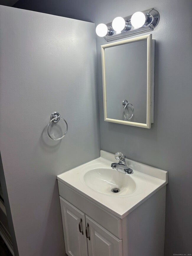 Building Photo - 88 E Main St