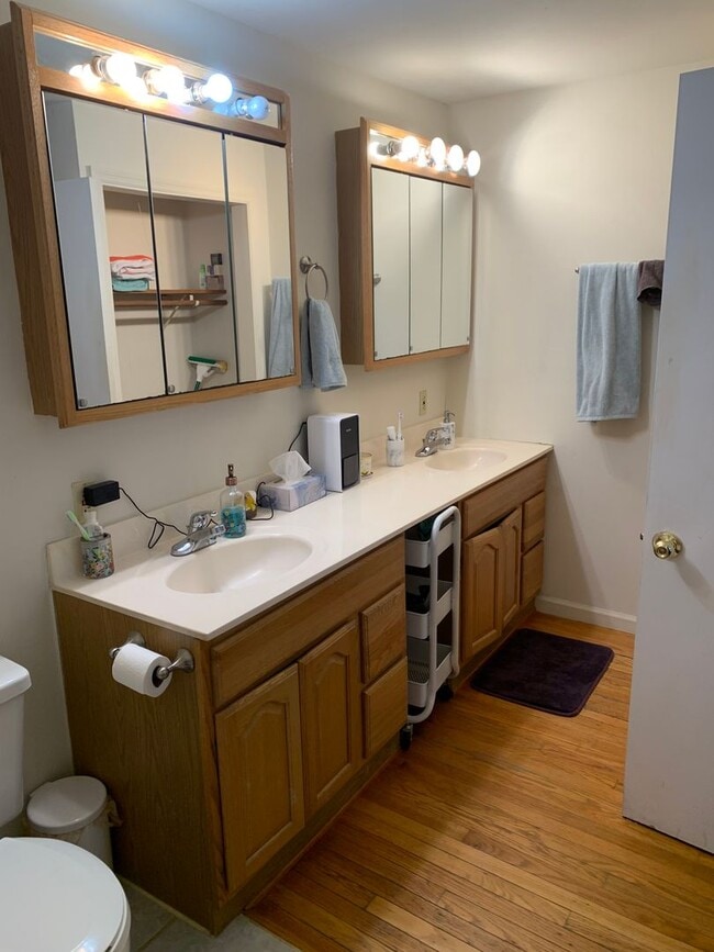 Building Photo - 3 bd/1.5 bath Charming Home just 4 blocks from IU Jacob's School of Music - Available August 2027!