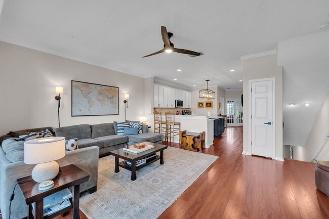 Building Photo - Venetian Harbor 3 bed 2.5 bath + Office/Den & 2 car tandem oversized garage!