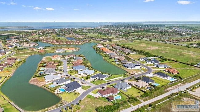 Building Photo - 4 Sawgrass Ct