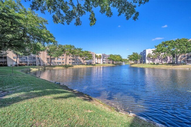 Building Photo - 9525 Weldon Cir