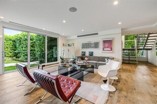 Building Photo - 280 SW 20th Rd