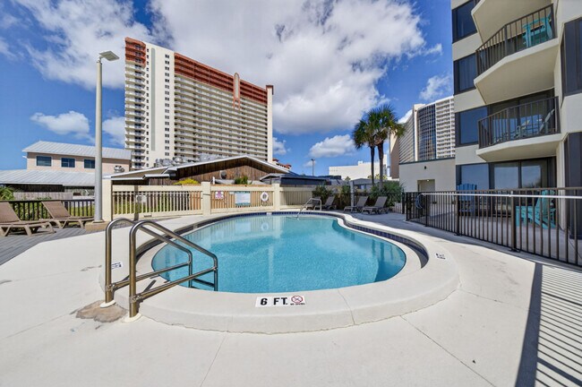 Building Photo - 9850 S Thomas Dr