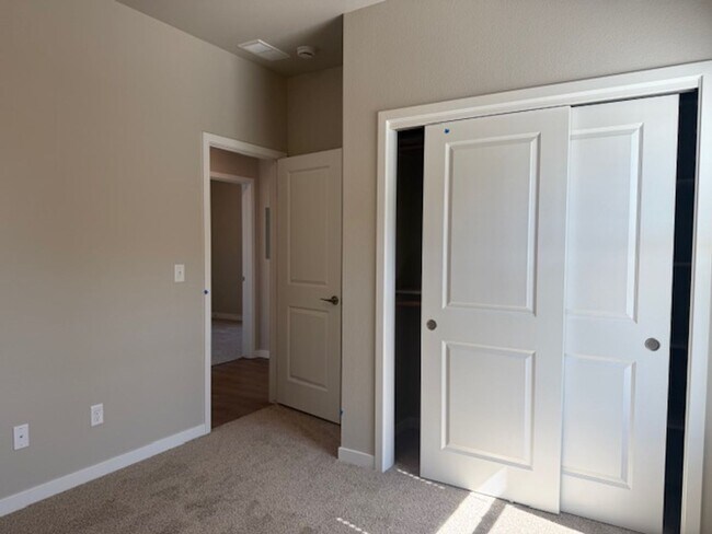 Building Photo - 1370 Howling Moon Wy
