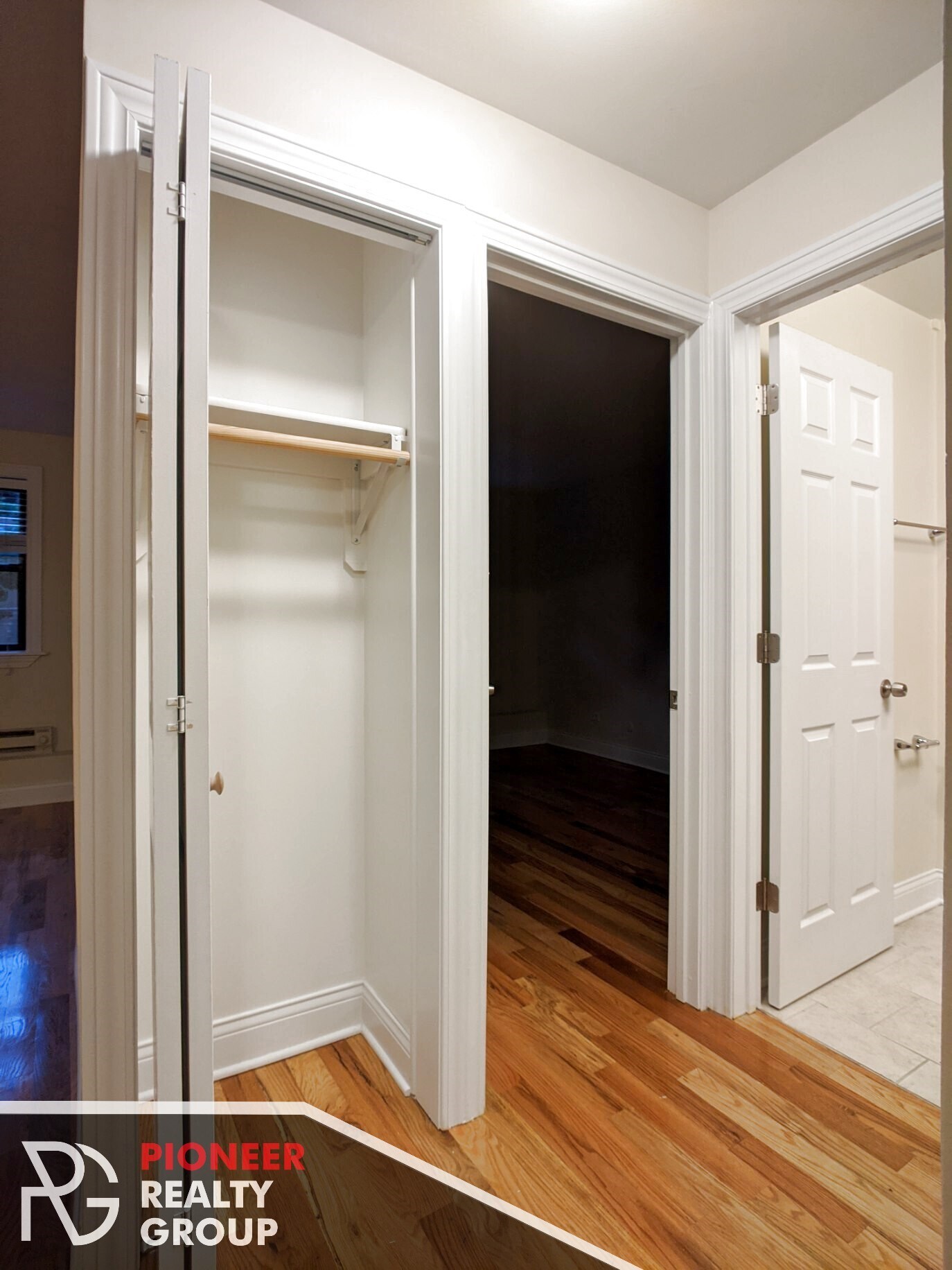 Building Photo - 557 W Arlington Pl