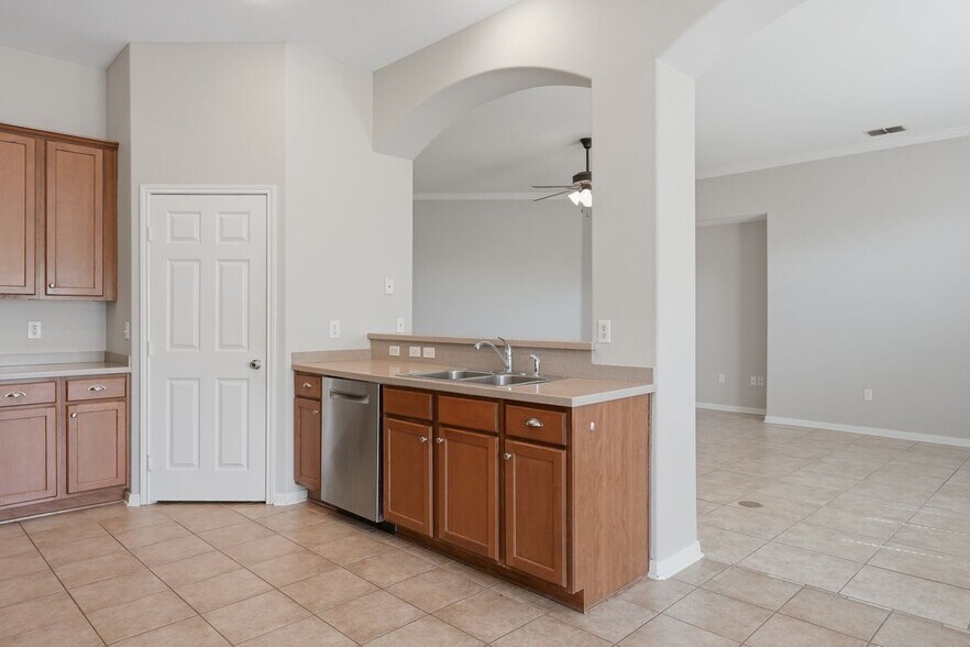 Building Photo - 313 San Rafael Dr