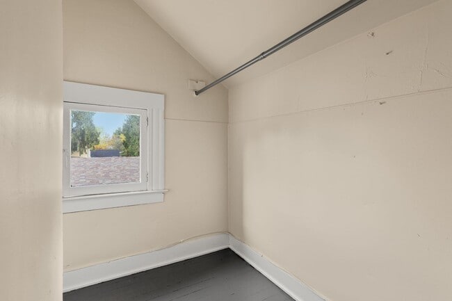 Building Photo - Bright 2 bed, 1 bath in fantastic SE locat...