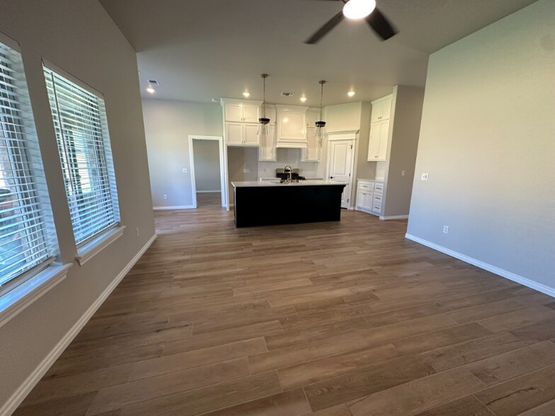 Building Photo - 1621 NE 33rd St