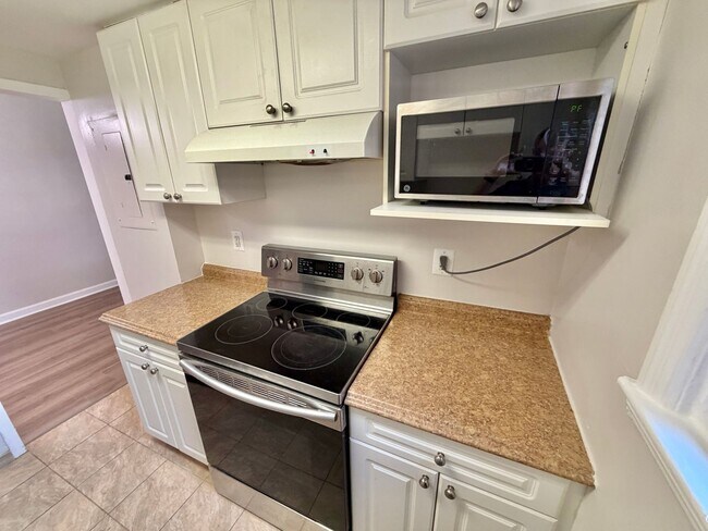 Building Photo - Arlington Gazebo Love, One Bedroom Close to Everything near Ballston