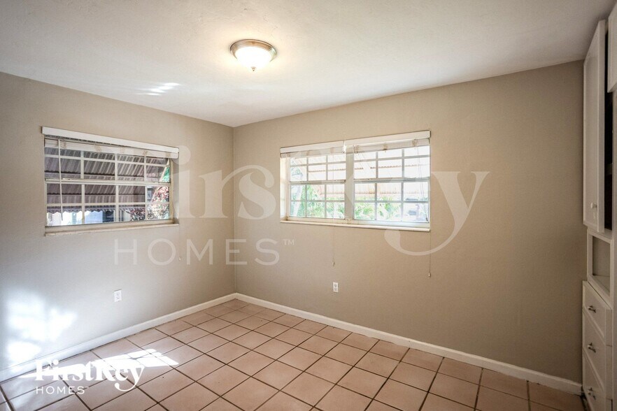 Building Photo - 7619 Kismet St