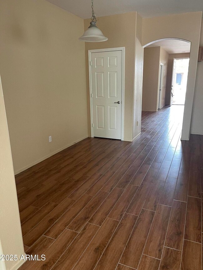 Building Photo - 1397 E Arrowhead Trail