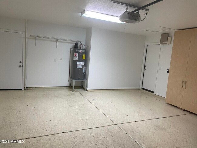 Building Photo - 9002 W Caribbean Ln