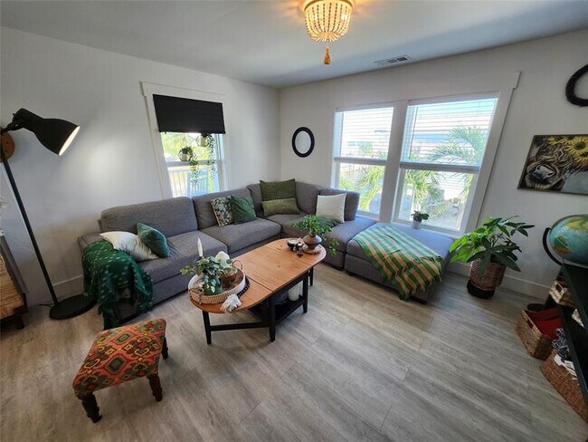 Building Photo - 31547 Ave D