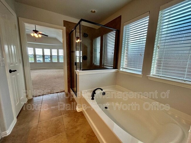 Building Photo - 511 Carnation Ln