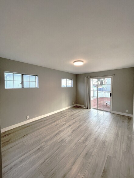 Building Photo - 4920 W 141st St