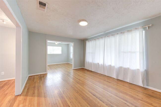 Building Photo - 5025 Hazelton St