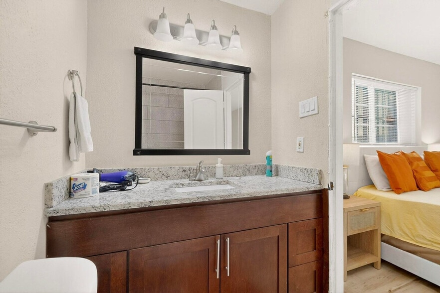 Building Photo - 136 Yorkshire Dr