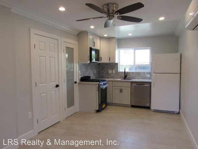 Building Photo - 2 br, 1.5 bath House - 8850 Laramie Avenue