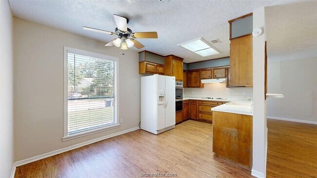 Building Photo - 2812 Adrienne Dr