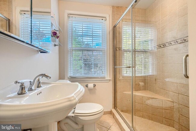 Building Photo - 372 Old Trail