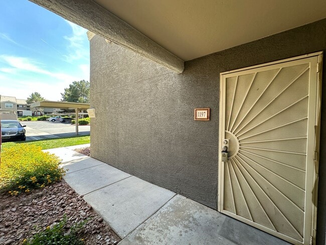 Building Photo - Hacienda 5055 #1197