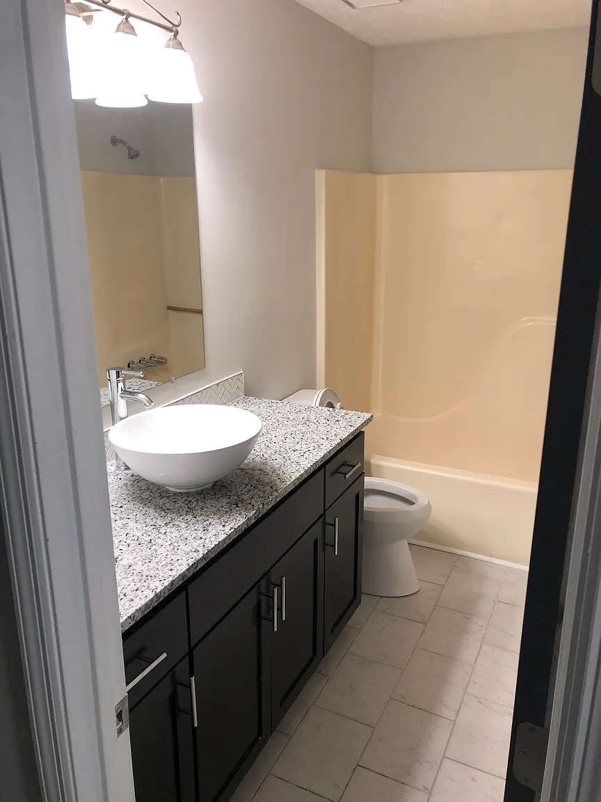 Building Photo - Room in Townhome on Pine Tree Trail