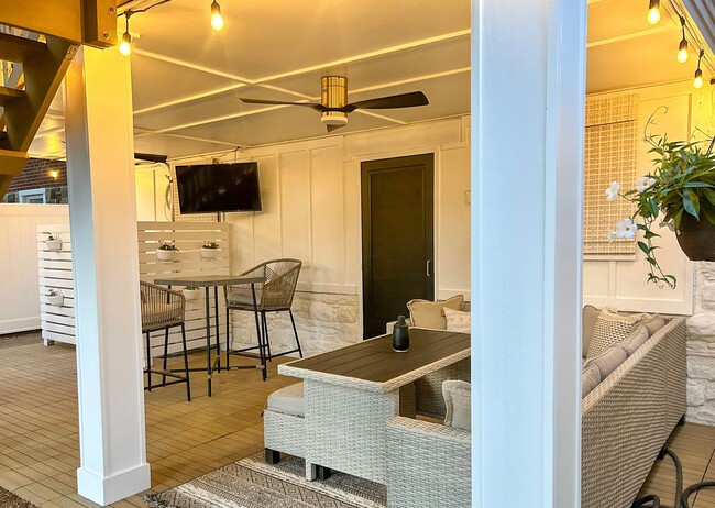 Building Photo - 1 Mile to Country Club! Sleeps 10!