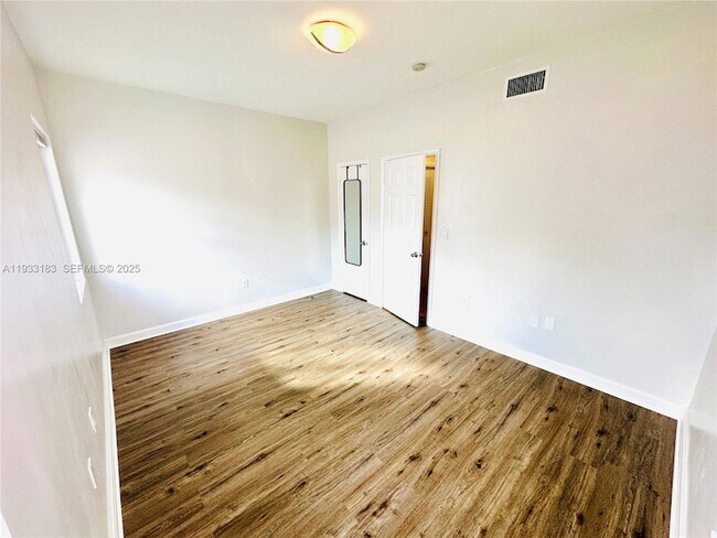 Building Photo - 540 15th St