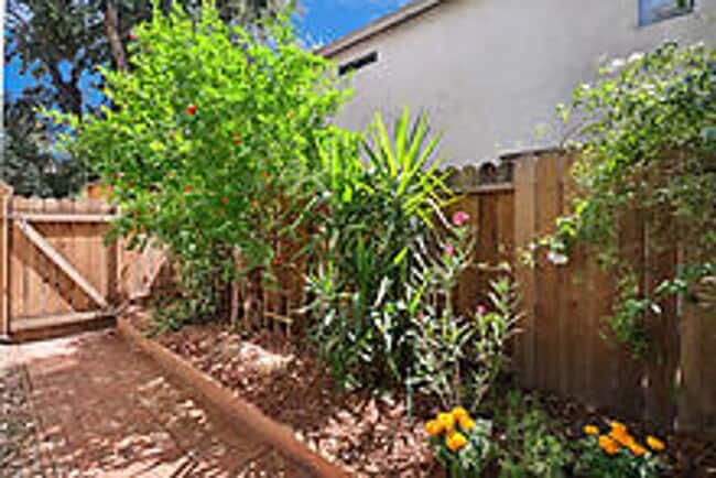 Building Photo - Beautiful 3 Bedroom Home-$750.00 Off 1st M...