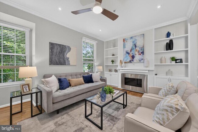 Building Photo - 122 Sanborn Pl