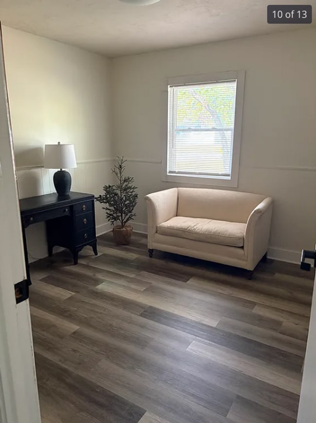 Building Photo - Amazing 3 bed 2 bath Brick Ranch in Carmel