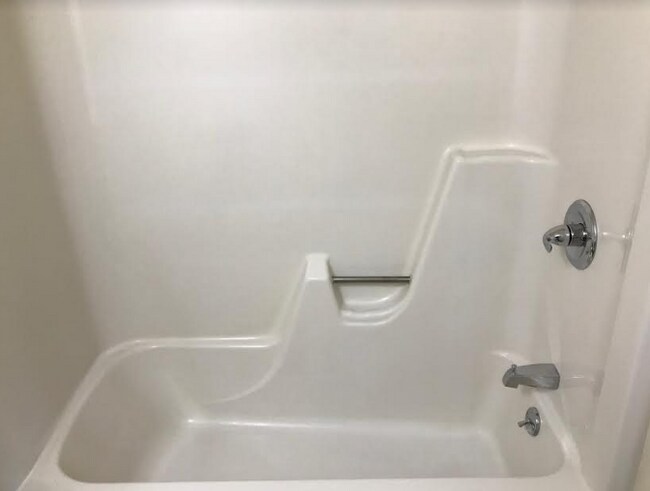 Building Photo - 916 Kings Rd