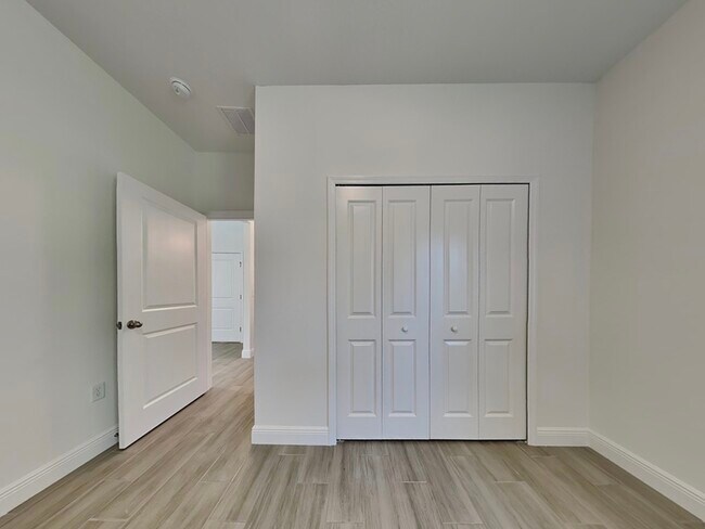 Building Photo - 209 Marion Oaks Manor