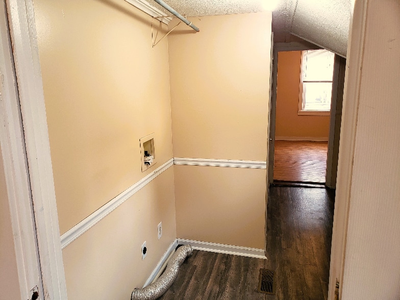 Building Photo - 902 N 9th St