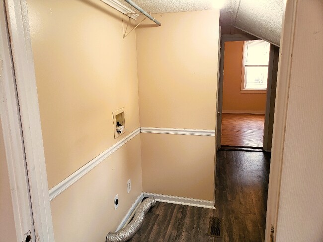 Building Photo - 902 N 9th St