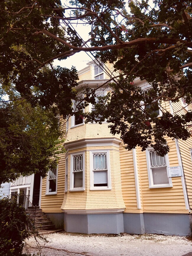 Primary Photo - 11 Bull St