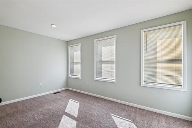 Building Photo - 1324 W Lombard St