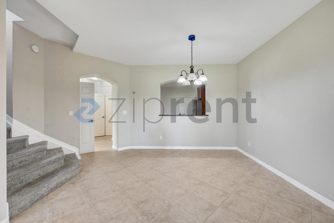 Building Photo - Unit