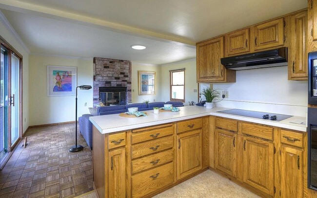 Building Photo - 1004 Acacia St