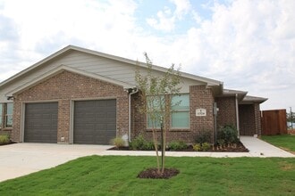 Building Photo - 1324-1328 White Sand Dr