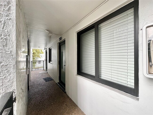 Building Photo - 529 SW 4th St