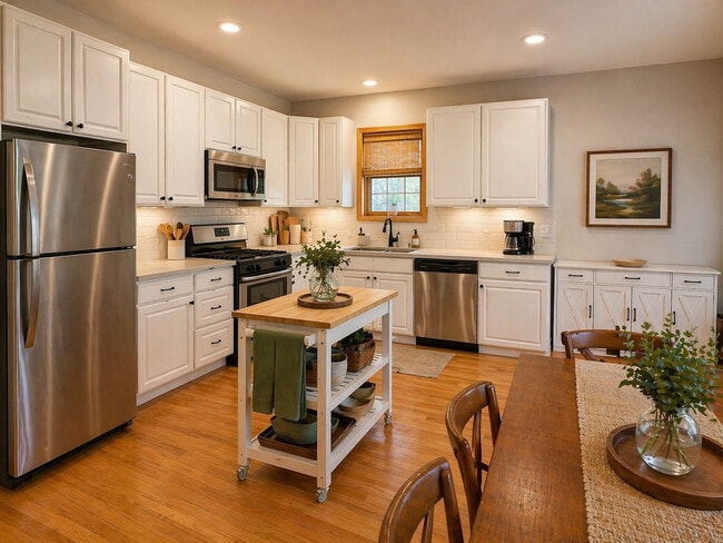 Building Photo - 1463 N Leavitt St