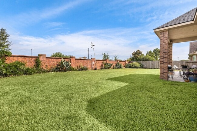 Building Photo - 25819 Oakwood Knoll Dr